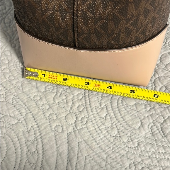 Michael Kors Brown and soft pink Satchel with Gold Hardware - Picture 9 of 10